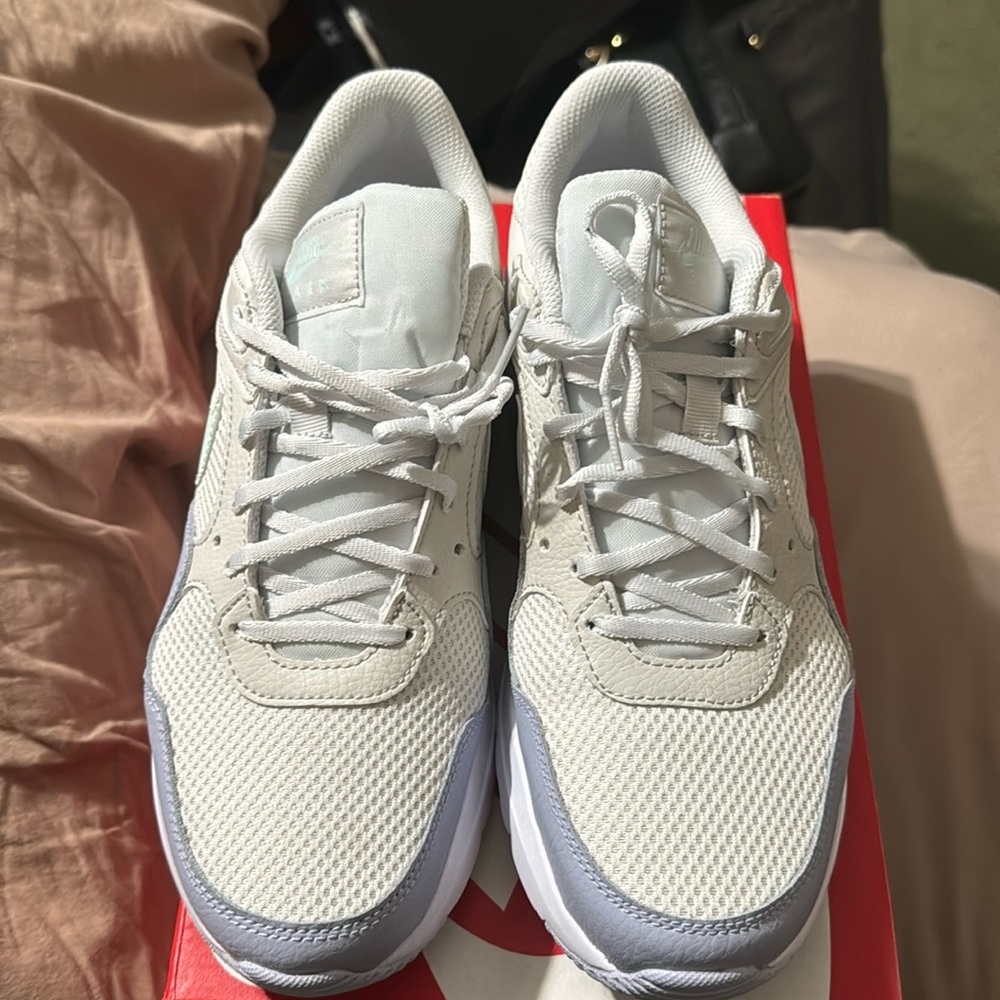 Women’s sz10 10 Nike Air Max ..worn once.. original packaging